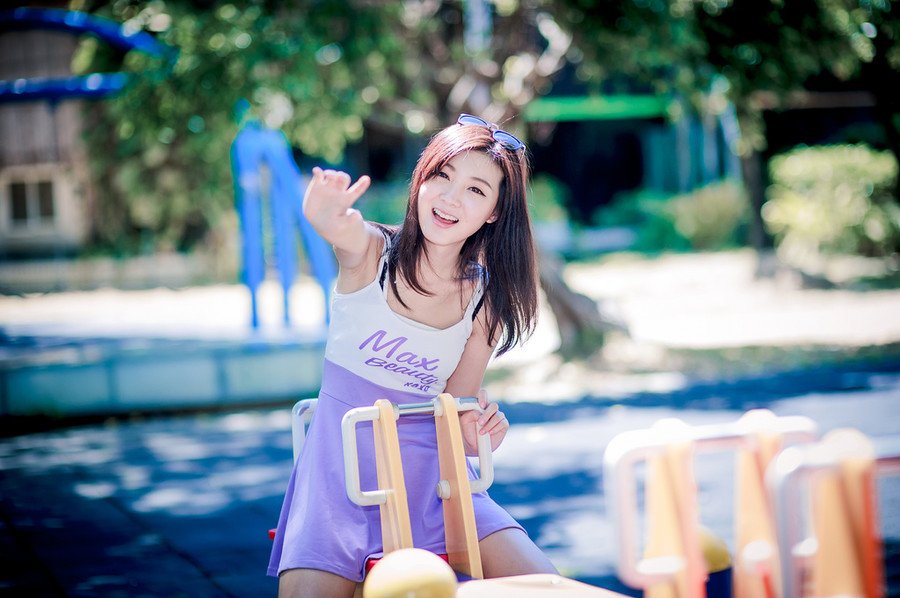 一个真正的朋友会握着你的手，触动你的心。